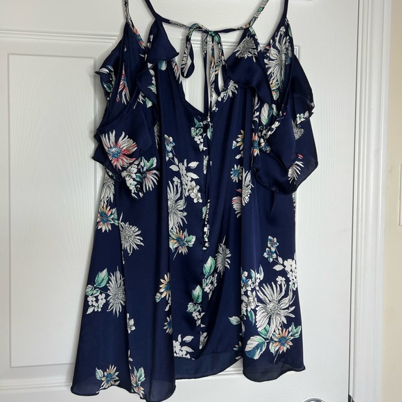 Haute Fox Cold Shoulder Satiny floral plus size top size 1X - Picture 2 of 3